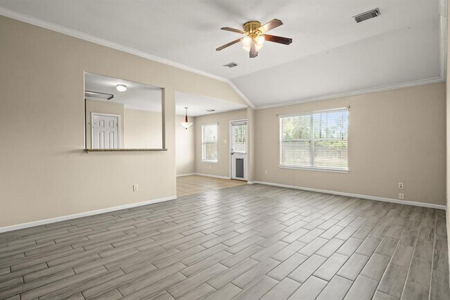 Building Photo - 420 Woodlake Dr