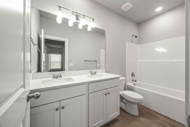 Building Photo - 2602 SW Convent St