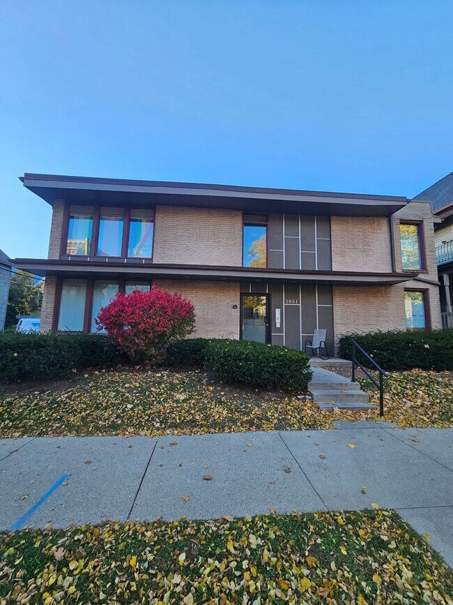 Building Photo - 1851 N Oakland Ave (18 Unit)