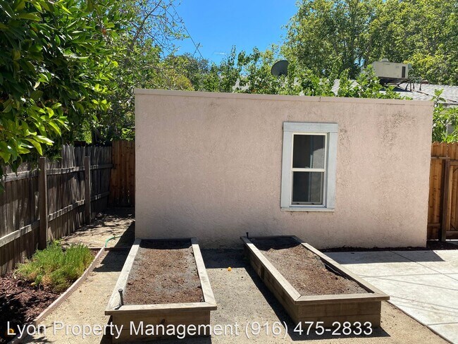 Building Photo - 2 br, 1 bath House - 3209 C Street