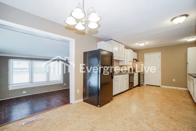 Building Photo - 4698 Dundee Ave