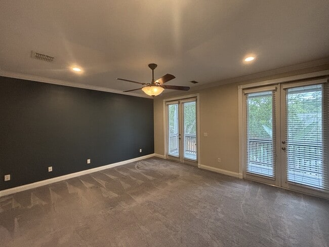 Building Photo - 827 Meridale Ave