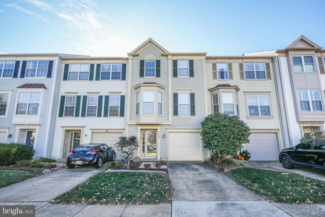 Building Photo - 329 Barnfield Square NE