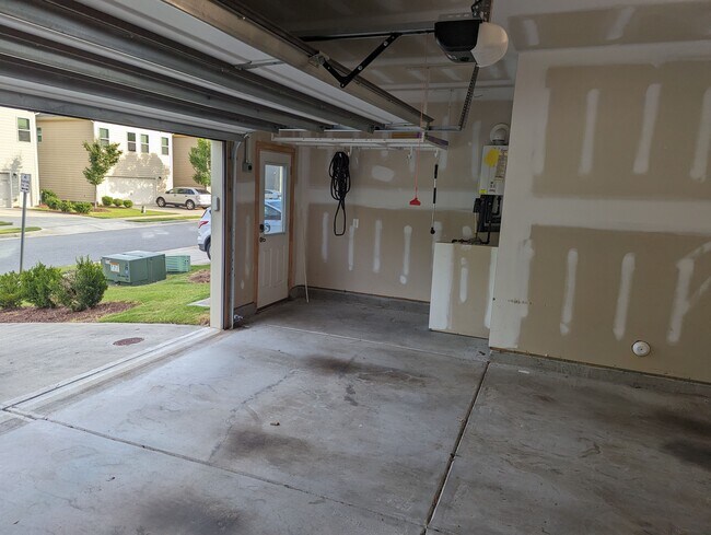 Building Photo - 1008 Cotulla Dr