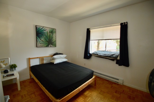 Building Photo - 2 Larose Pl