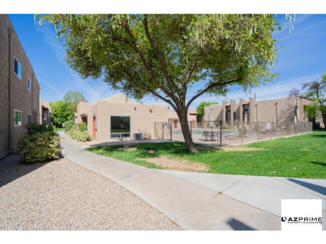 Building Photo - Settle Into this Beautifully Refreshed 2/1 Phoenix Condo in the Desirable Arcadia Area.