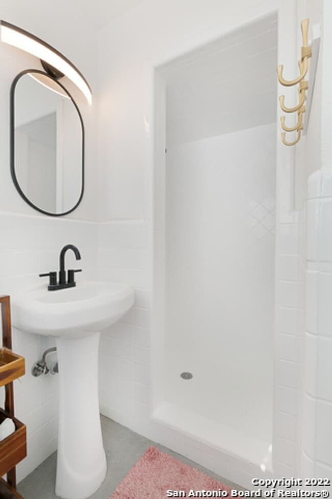 Building Photo - ~~COZY 3BD/2BA HOME! HIGHLANDS HIGH SCHOOL!!~~