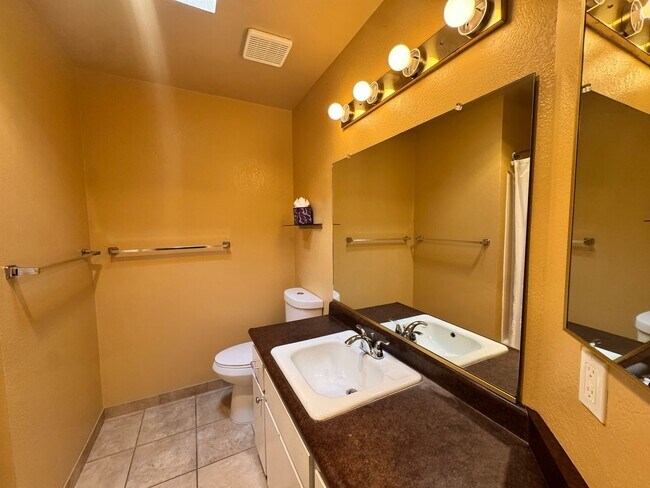 Building Photo - Very Nice Condo! 3 Miles to Cal Poly Groups Welcome Available June