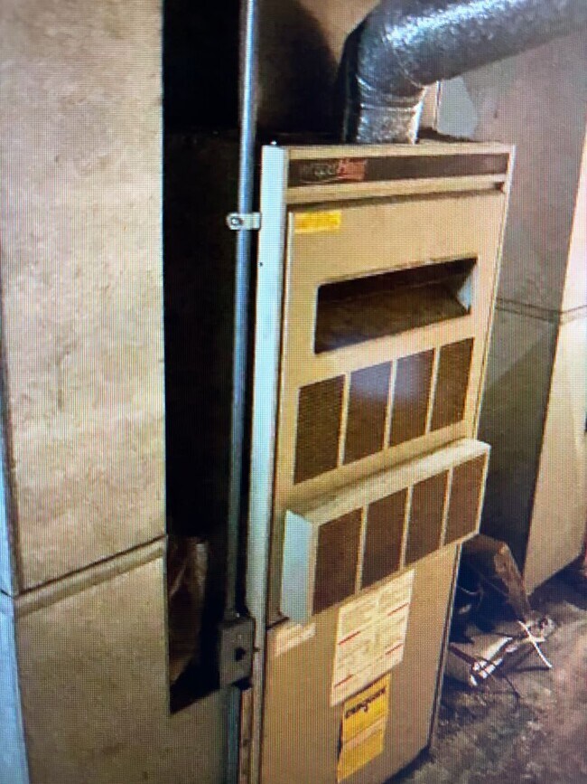 Building Photo - 3224 Taft Ave