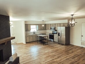 Building Photo - 1234 Juniper Dr