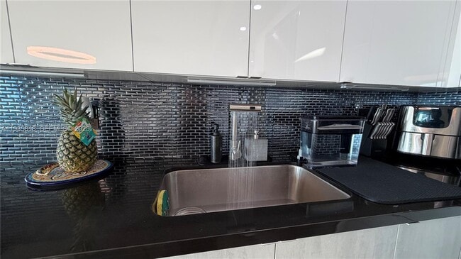 Building Photo - 92 SW 3rd St