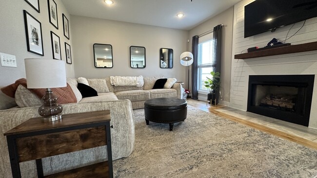 Building Photo - 537 Dexter Dr