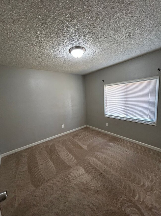 Building Photo - Cozy Comfort Meets Space & Style – 3-Bedro...
