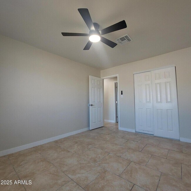 Building Photo - 3852 W Earll Dr