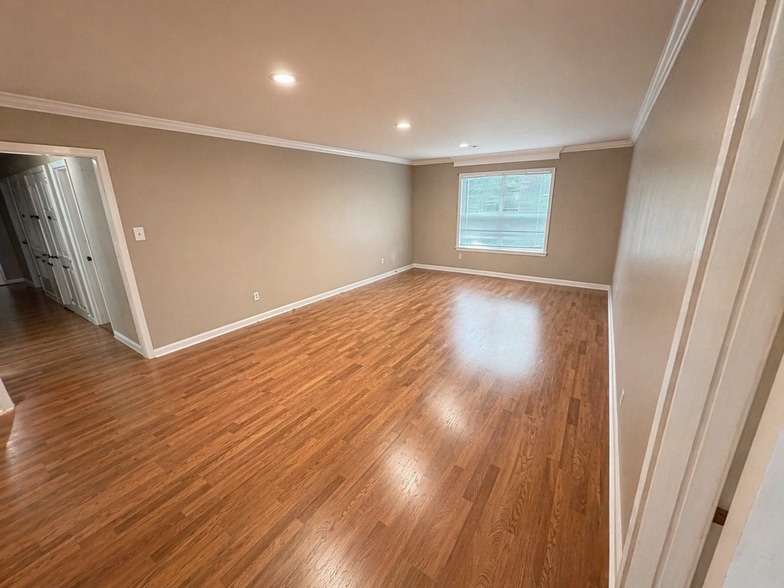 Living room 1 - 2307 Oliver Ave