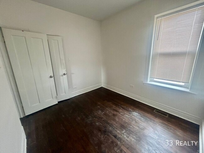 Building Photo - 2133 N Springfield Ave