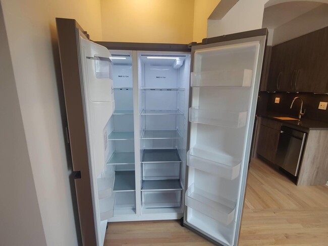 Building Photo - 5135 S Kenwood Ave