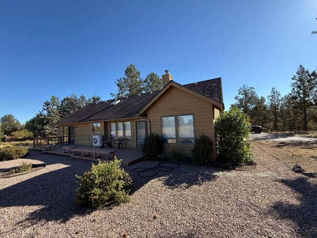 Building Photo - County Setting in NW Bend - 3 Bedroom / 2 ...