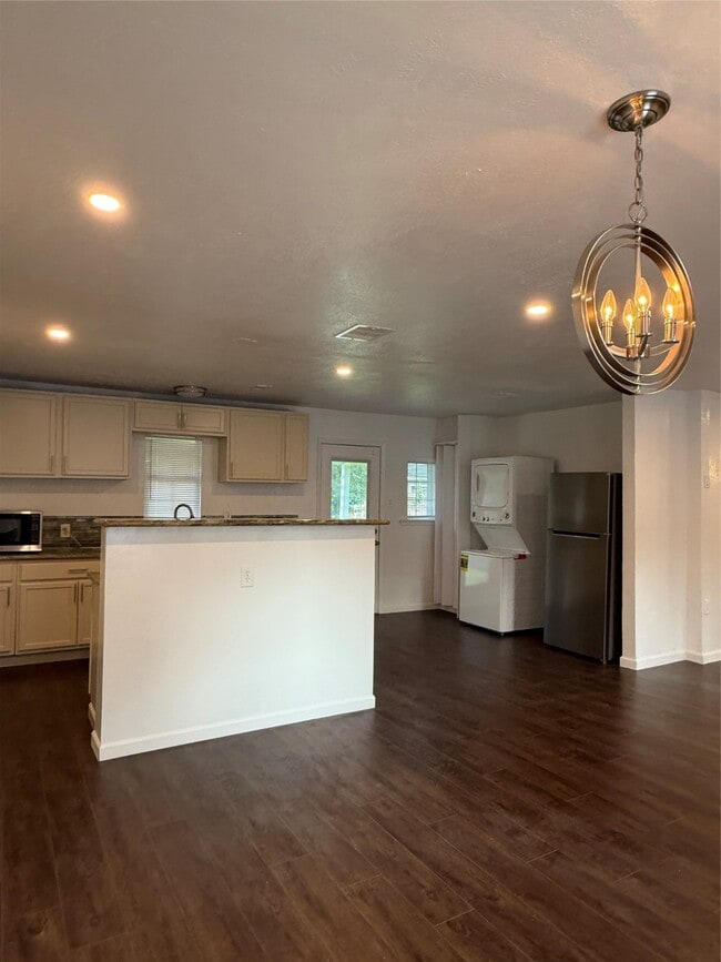 Building Photo - 9433 Rosehaven Dr