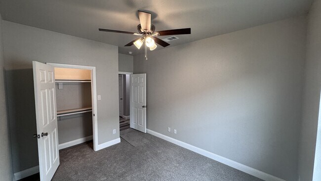 Building Photo - 813 Sayle St