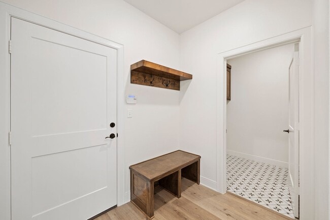 Building Photo - 4 bedroom in Flint! Only 2 years old!