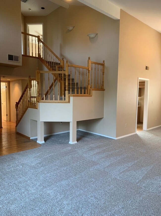 Building Photo - 5828 Laguna Vale Way