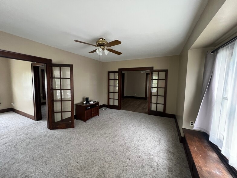 Living room - 24 Sunnyside Dr