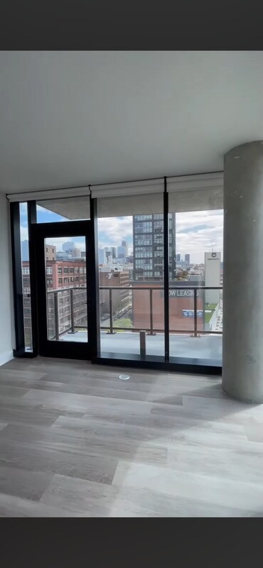 Building Photo - 1214 W Van Buren St