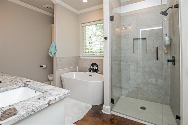 Building Photo - 18310 Timber Oaks Dr