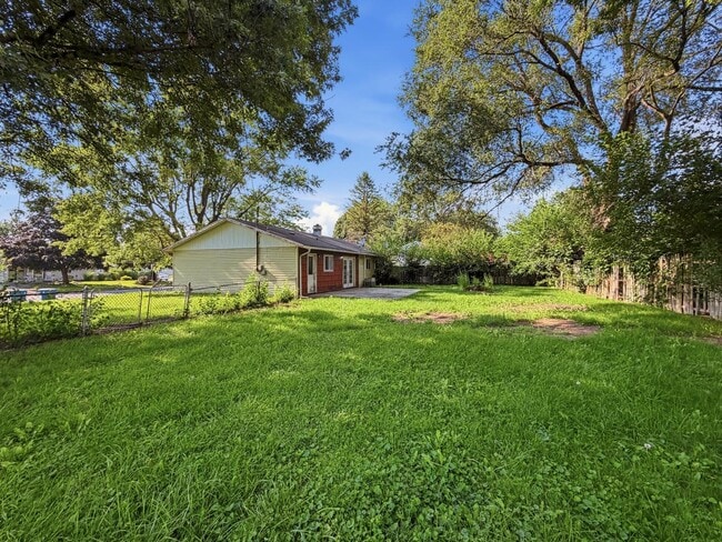 Building Photo - 836 Eastmont Dr