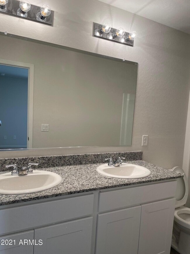 Building Photo - 250 W Bobcat Ct