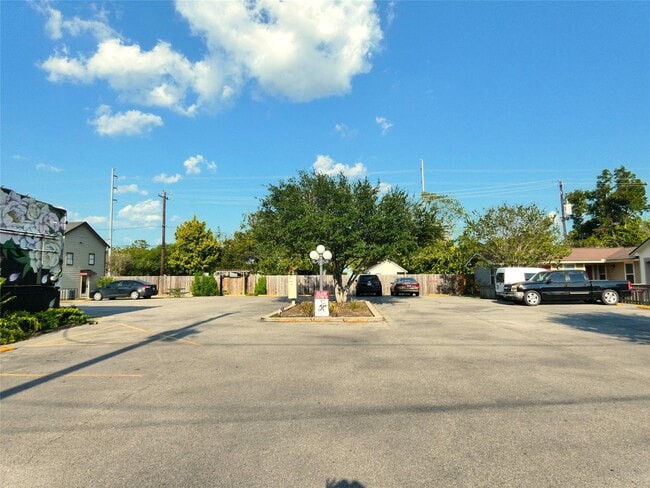 Building Photo - 507 Houston St