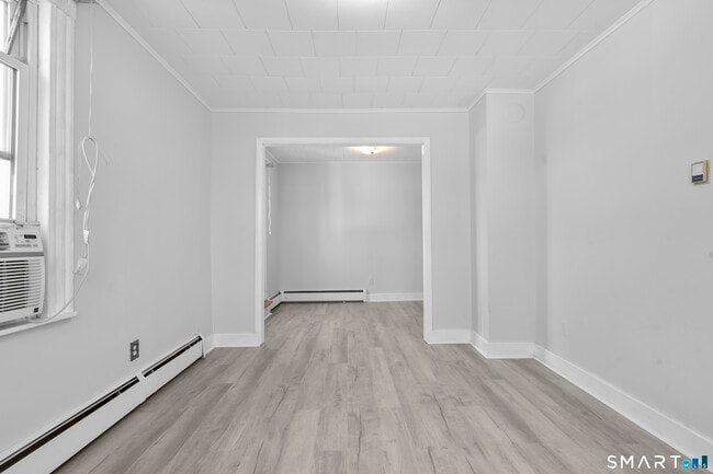 Building Photo - 48 Anderson St