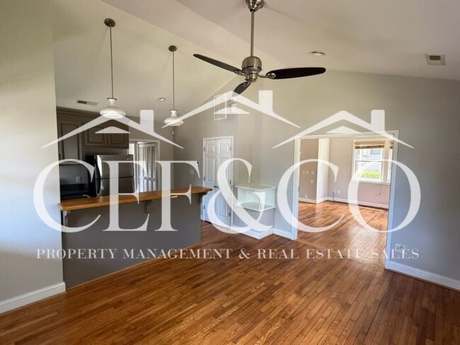 Building Photo - Spacious home now available! - Price Impro...