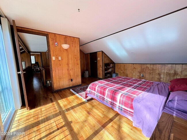 Building Photo - 402 Canoe Brook Dr