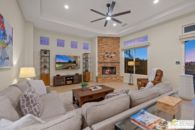 Building Photo - 88 Vía Las Flores