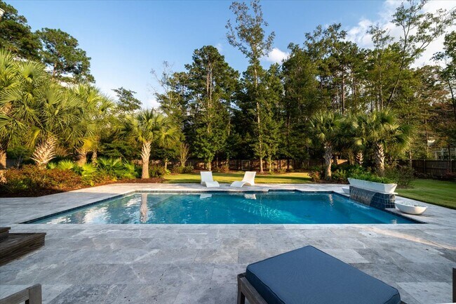 Building Photo - 1005 Mt Whitney Dr