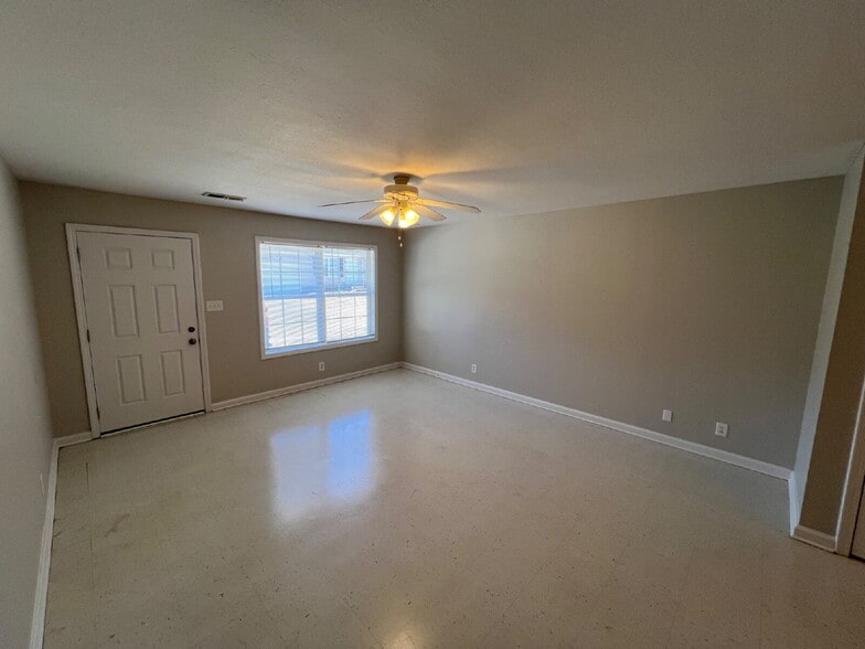 Building Photo - 9063 Pembroke Oak Grove Rd