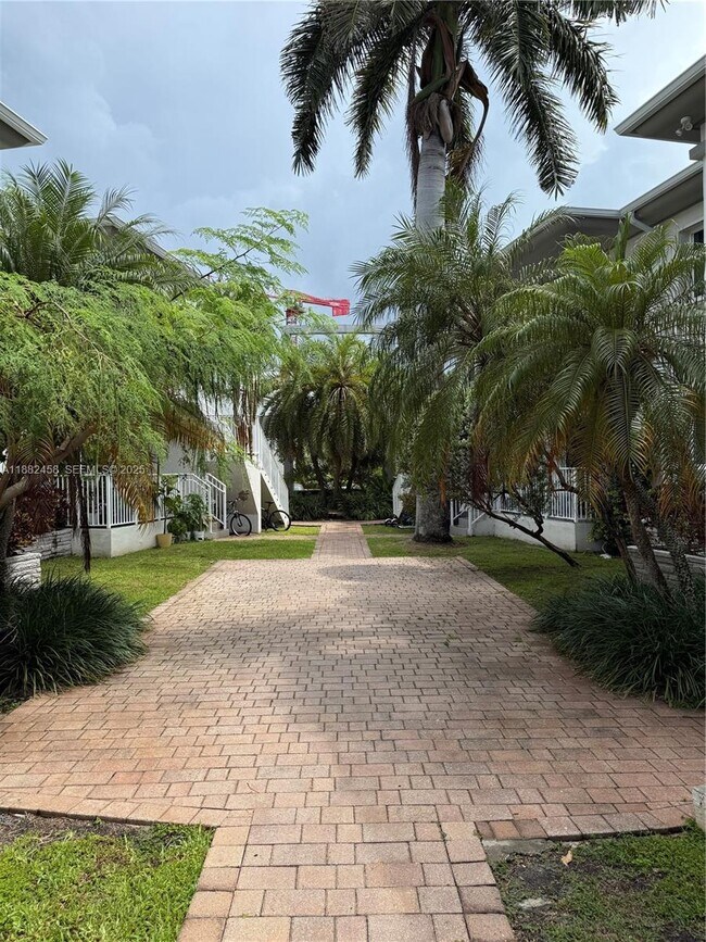 Building Photo - 1142 99th St