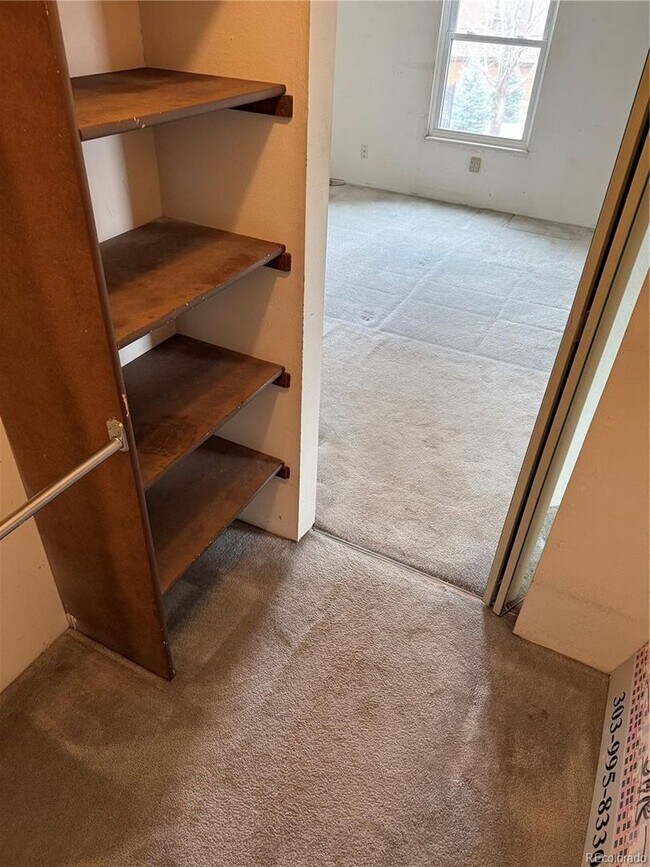 Building Photo - LOCATION LOCATION!! Newly updated 1-bed, 1...