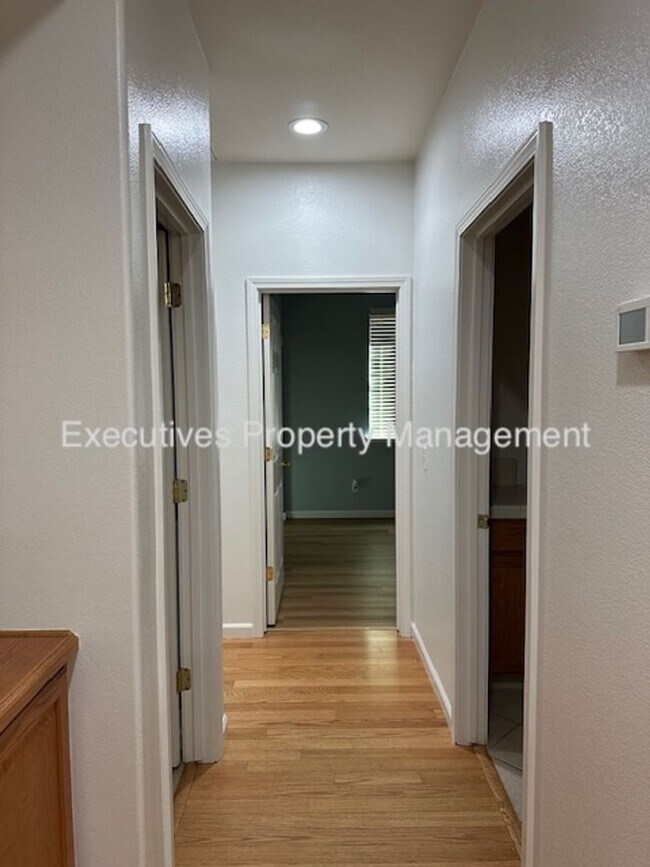 Building Photo - 1263 Orion Ct