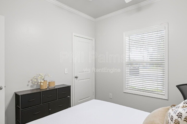 Building Photo - 1521 Preston St S