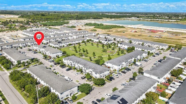 Building Photo - 1270 NW 3rd Ln