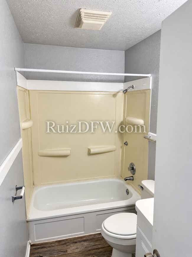 Building Photo - 6360 Renwood Dr