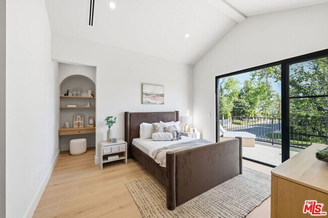 Building Photo - 16643 Addison St