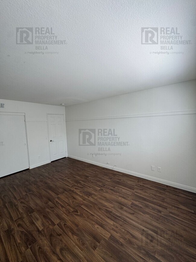 Building Photo - 23 Bella Donaci