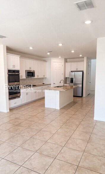 Building Photo - 3041 W Cres View Ln