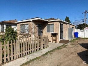 Building Photo - 2 Bedroom House- With Front & Back Yard