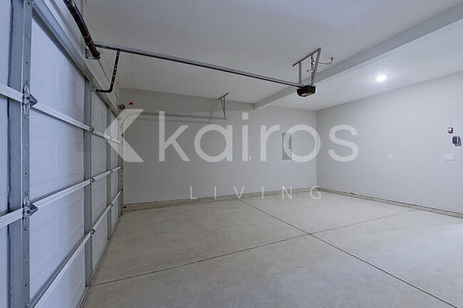 Building Photo - 877 Silent Barge Cv