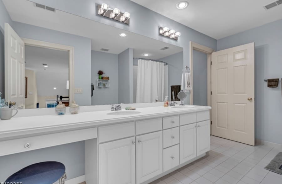 Building Photo - 41 Dickinson Rd